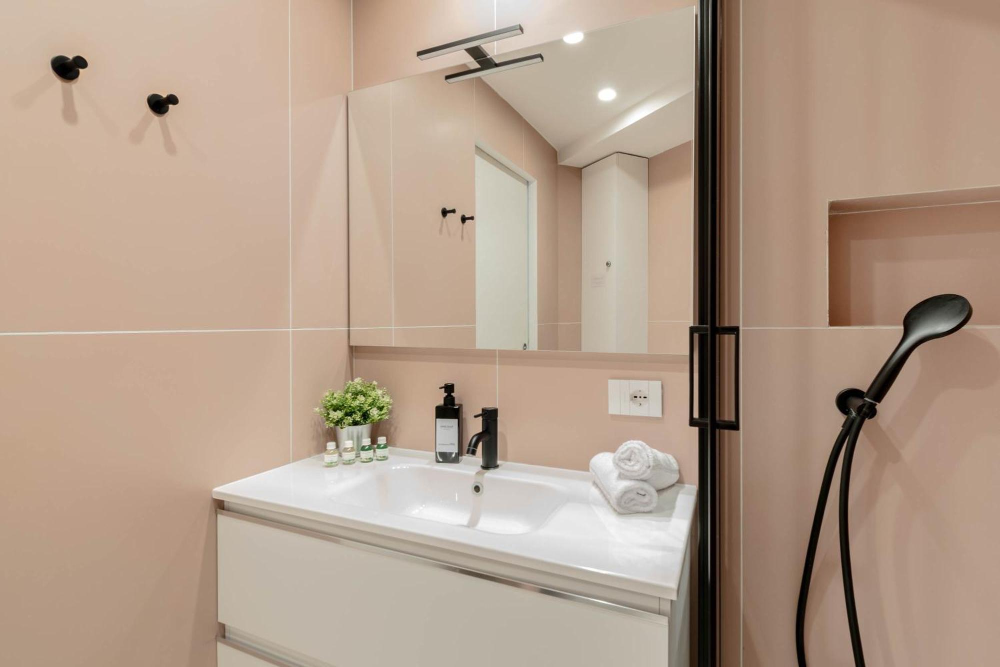 Design Suite 39 - Metropolitana M4 - Aeroporto Linate Milano Eksteriør billede